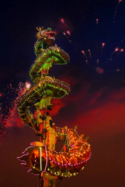 Dračí tanec na oslavu čínského nového roku — Stock fotografie