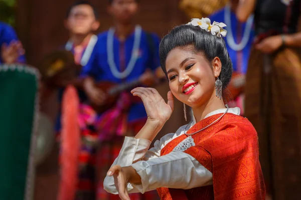 Participants au festival de la culture traditionnelle thaïlandaise — Photo