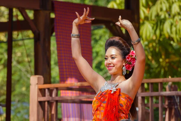 Teilnehmer am traditionellen thailändischen Kulturfestival — Stockfoto