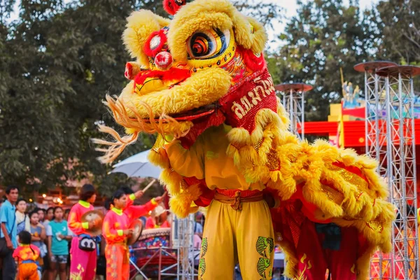 Dança do Leão em uma celebração de Ano Novo Chinês — Fotografia de Stock