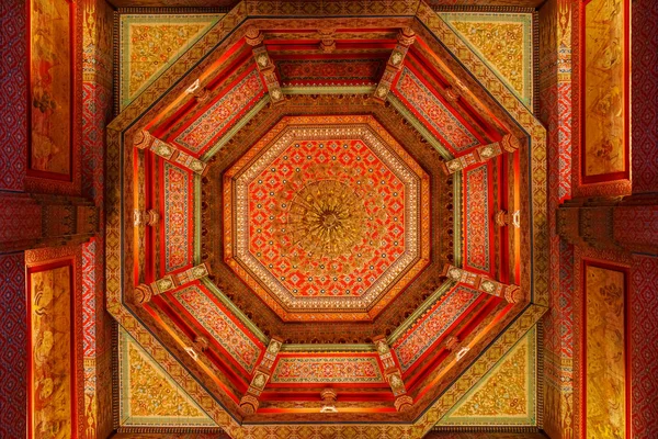 Wnętrze sali tronowej Dusit Prasat Maha w grand palace Tajlandia — Zdjęcie stockowe