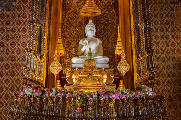 Buda Imagen en un templo en Tailandia — Foto de Stock