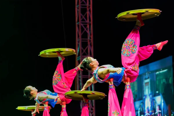 Trupe acrobática Jinan — Fotografia de Stock