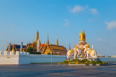 Wat Phrakew Tapınağı ve Grand Palace Tayland filler heykeller