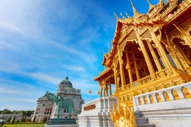 Barom Mangalanusarani Pavilion ile Ananta Samakhom taht Salonu 