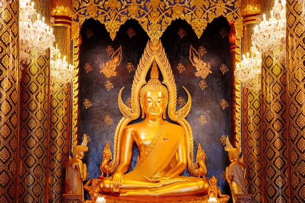 Phra Phuttha Chinnarat Buddha bild på Wat Phra Si Rattana Mahathat tempel, Phitsanulok, Thailand — Stockfoto