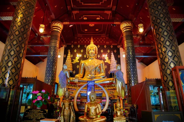 Изображение Будды Пхра Пхутха Чхасаси в Ват Пхра Си Раттана Махатхате в Пхитсанулоке, Таиланд — стоковое фото