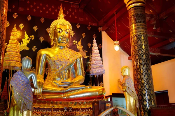 Phra Phuttha Chinnasi Buddha Immagine a Wat Phra Si Rattana Tempio Mahathat a Phitsanulok, Thailandia — Foto Stock