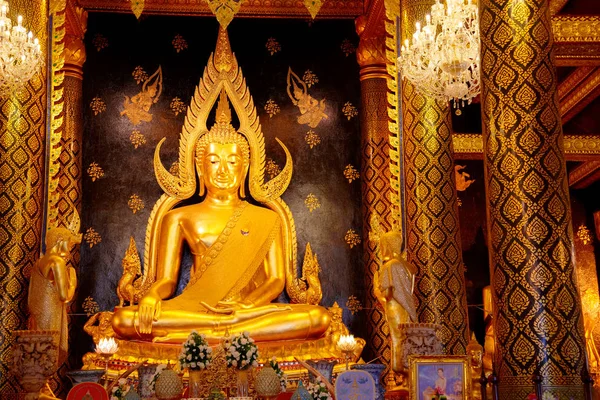 Phra Phuttha Chinnarat Buddha Imagen en el templo Wat Phra Si Rattana Mahathat, en Phitsanulok, Tailandia — Foto de Stock