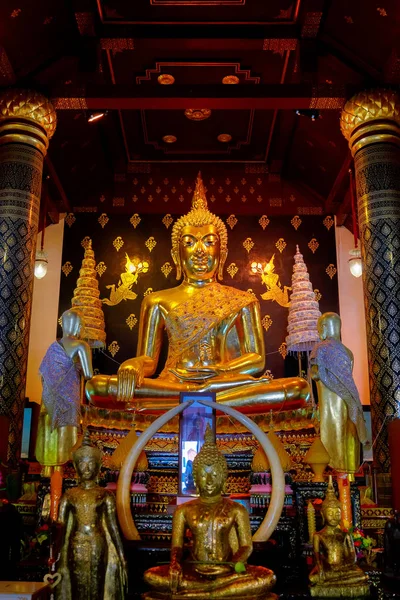 ピサヌローク, タイのワット Phra Si ラッタナ マハタート寺院で Phra Phuttha Chinnasi 仏像 — ストック写真