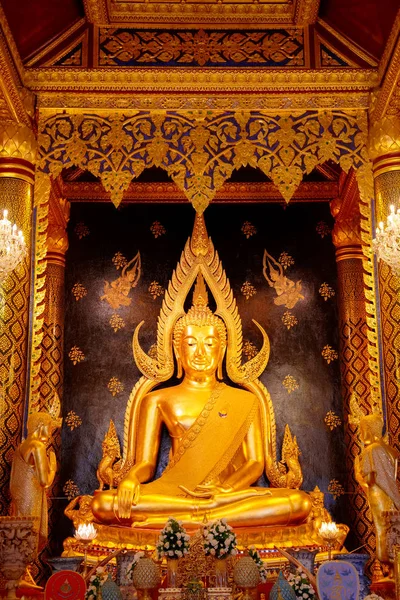 Phra Phuttha Chinnarat Buddha Image at Wat Phra Si Rattana Mahathat Temple, Phitsanulok, Tailandia — Foto de Stock