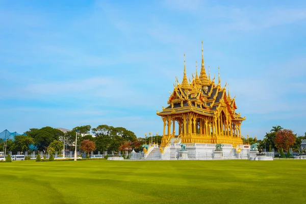 Pavillien Barom Mangalanusarani dans la région d'Ananta Samakhom Salle du Trône au Palais Royal Dusit à Bangkok, Thaïlande — Photo