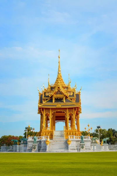 Barom mangalanusarani pavillian im bereich der ananta samakhom thronhalle im königlichen dusit palast in bangkok, thailand — Stockfoto