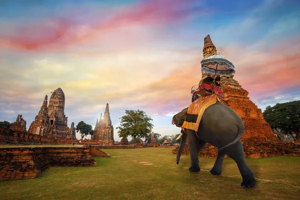 Templo de Wat Chaiwatthanaram en el Parque Histórico de Ayutthaya, Patrimonio de la Humanidad por la UNESCO, Tailandia —  Fotos de Stock