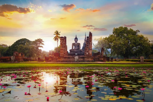 在素可泰历史公园，教科文组织世界遗产站点在泰国玛哈泰寺寺庙 — 图库照片