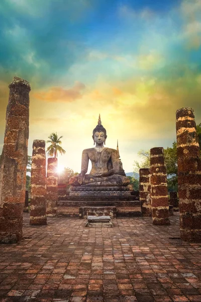 Wat Mahathat Temple at Sukhothai Historical Park, a UNESCO World Heritage Site in Thailand — Stock Photo, Image