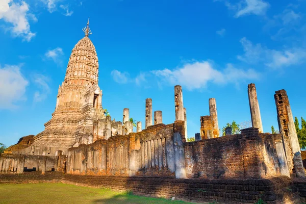 Wat phra si rattana mahathat - chaliang im historischen Park si satchanalai, einem UNESCO-Weltkulturerbe in Sukhothai, Thailand — Stockfoto