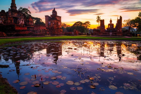 วัดวัดมหาธาตุ ที่อุทยานประวัติศาสตร์สุโขทัย มรดกโลกของยูเนสโกในประเทศไทย — ภาพถ่ายสต็อก