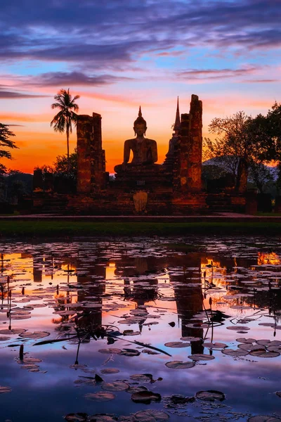 วัดวัดมหาธาตุ ที่อุทยานประวัติศาสตร์สุโขทัย มรดกโลกของยูเนสโกในประเทศไทย — ภาพถ่ายสต็อก