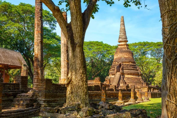 Phaya 在 Satchanalai 历史公园, 在泰国的联合国教科文组织世界遗产遗址 — 图库照片