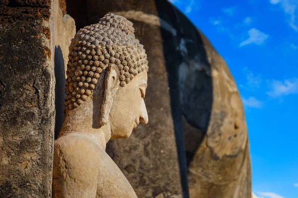Temple Wat Ratburana dans le parc historique d'Ayutthaya, un site du patrimoine mondial de l'UNESCO, Thaïlande — Photo