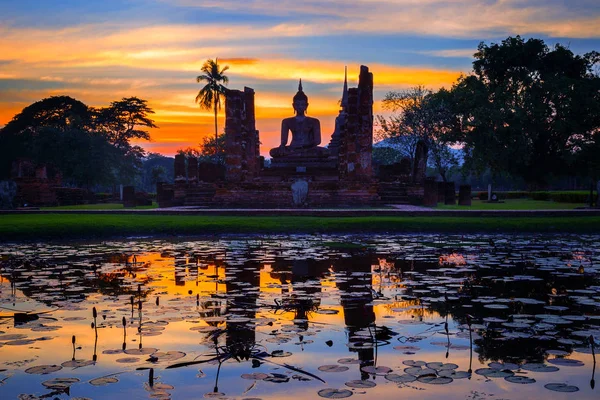 วัดวัดมหาธาตุ ที่อุทยานประวัติศาสตร์สุโขทัย มรดกโลกของยูเนสโกในประเทศไทย — ภาพถ่ายสต็อก