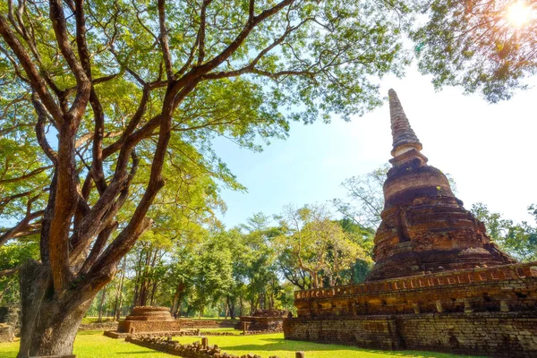 Wat Nang Phaya no Parque Histórico Si Satchanalai, Patrimônio Mundial da UNESCO na Tailândia — Fotografia de Stock
