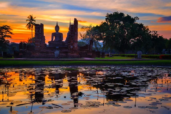 Wat Mahathat Temple in the precinct of Sukhothai Historical Park, a UNESCO World Heritage Site in Thailand — Stock Photo, Image