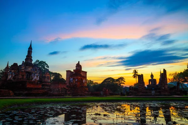 วัดวัดมหาธาตุ ที่อุทยานประวัติศาสตร์สุโขทัย มรดกโลกของยูเนสโกในประเทศไทย — ภาพถ่ายสต็อก