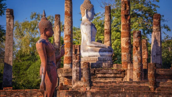 Templo Wat Sa Si en el Parque Histórico, Patrimonio de la Humanidad por la UNESCO en Tailandia — Foto de Stock