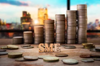 Yığın ve iş ve Finans Conce için para yığını ile ahşap