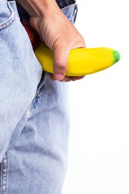 Muz büyük sopa dışarı mavi Jean Demonstraiting elini tutar