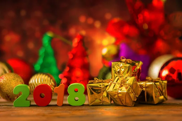 Рождество и Новый год фон с миниатюрной корзины W — стоковое фото