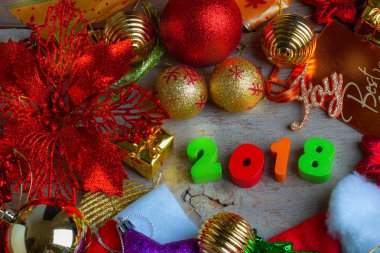 Noel ve yeni yıl süslemeleri ve hediye kutusu used arka plan