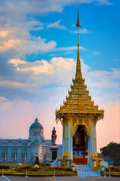 Royal Plaza Kraliyet cenaze için geç Kral Bhumibol Adulyadej inşa Majestelerinin Kraliyet krematoryum kopyası — Stok fotoğraf