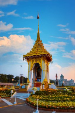 Royal Plaza Kraliyet cenaze için geç Kral Bhumibol Adulyadej inşa Majestelerinin Kraliyet krematoryum kopyası