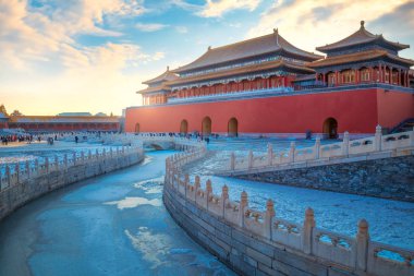 Yasak şehrin kuzeyindeki Wumen (Meridian Kapısı) ve Duanmen Kapısı 'ndan sonraki kapı.