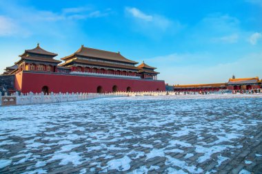Yasak şehrin kuzeyindeki Wumen (Meridian Kapısı) ve Duanmen Kapısı 'ndan sonraki kapı.