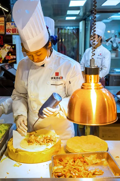 Pequim China Janeiro 2020 Pessoas Unidentificadas Restaurante Nanluoguxiang Uma Combinação — Fotografia de Stock