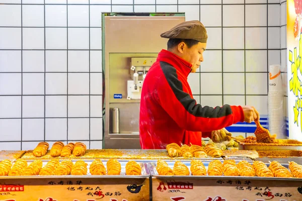 Peking Čína Ledna 2020 Neidentifikovaní Lidé Restauraci Nanluoguxiang Kombinace Tradiční — Stock fotografie