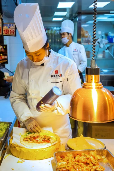 Pequim China Janeiro 2020 Pessoas Unidentificadas Restaurante Nanluoguxiang Uma Combinação — Fotografia de Stock