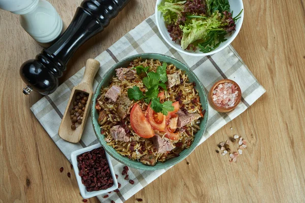 Ein Köstliches Gericht Der Orientalischen Küche Pilaf Mit Schweinefleisch Und — Stockfoto