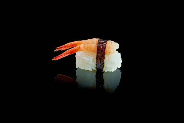 Clásico Sushi Japonés Con Camarones Ama Ebi Sobre Fondo Negro — Foto de Stock