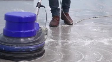 Endüstriyel ve kamusal alanlarda temizlik için profesyonel ekipman. Temizlik servisi