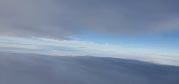 Wolken Lucht Door Het Raam Van Een Vliegtuig — Stockfoto