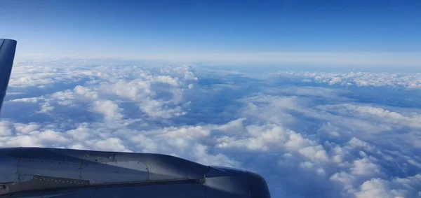 空の航空機のエンジンカバー — ストック写真