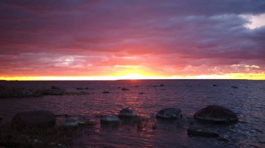 gün batımında Baltık Denizi