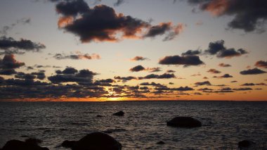 gün batımında Baltık Denizi