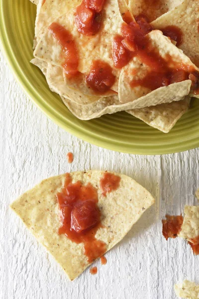 Nachos with tortilla chips and salsa — Stock Photo, Image