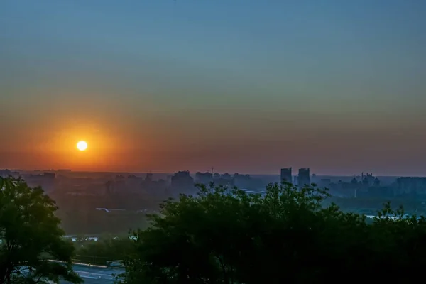 Висхідне Сонце Над Містом — стокове фото